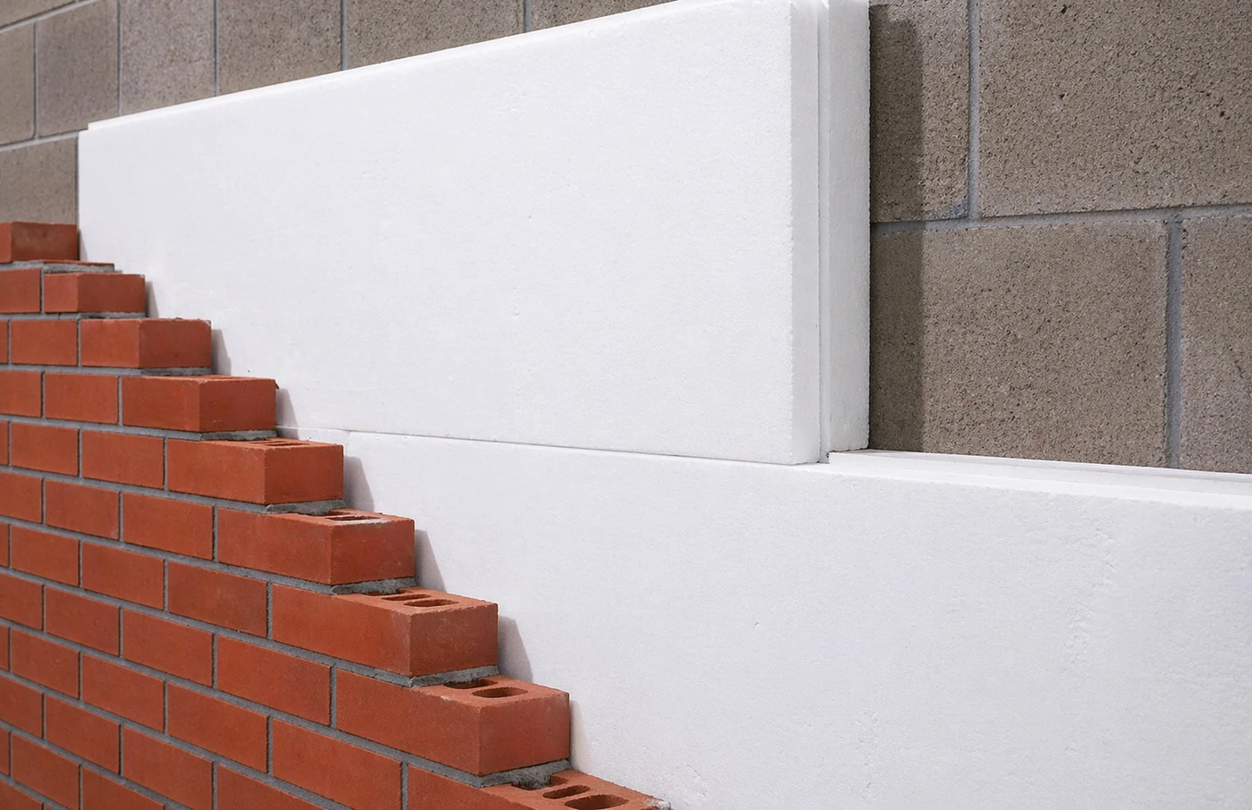 Cavity wall method: outer brick wall, TKG EPS sheets in the cavity, inner block wall